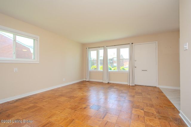 3143 Commander Dr, Louisville, KY 40220