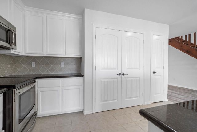 30 April Point Drive S, Conroe, TX 77356