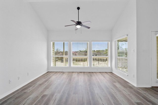 30 April Point Drive S, Conroe, TX 77356