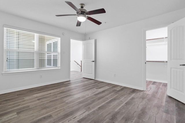 30 April Point Drive S, Conroe, TX 77356