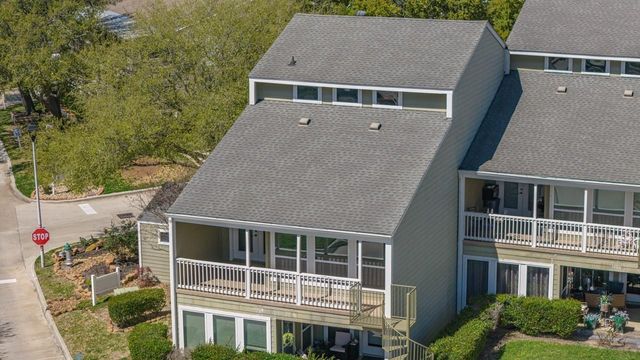 30 April Point Drive S, Conroe, TX 77356