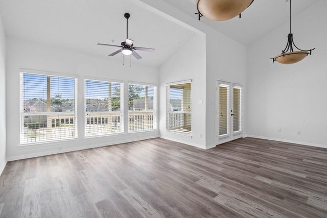 30 April Point Drive S, Conroe, TX 77356
