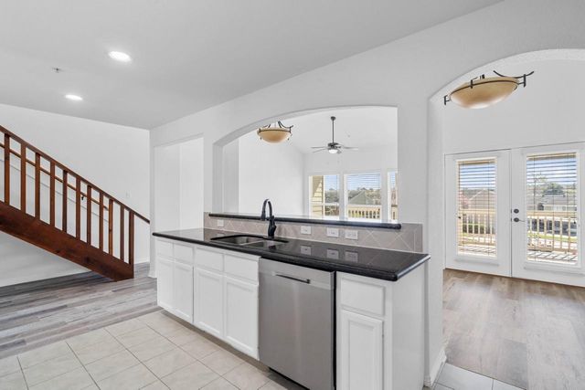 30 April Point Drive S, Conroe, TX 77356