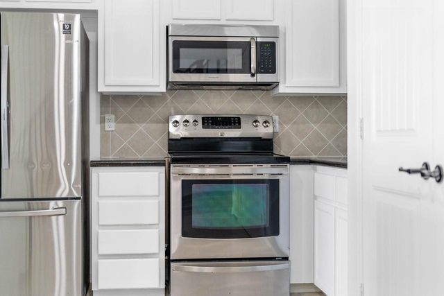 30 April Point Drive S, Conroe, TX 77356