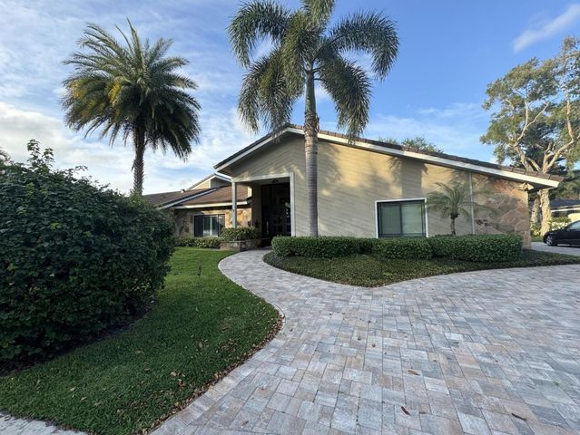 2903 Banyan Boulevard Circle NW, Boca Raton, FL 33431