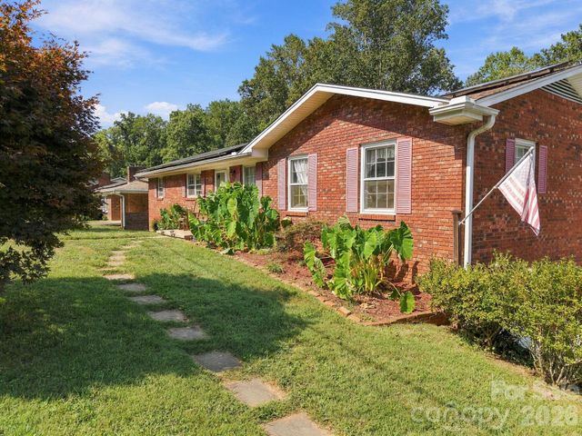 7 Fieldcrest Circle, Asheville, NC 28806