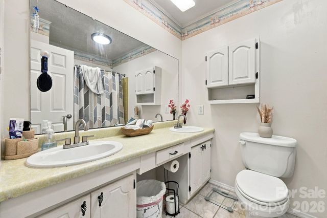 7 Fieldcrest Circle, Asheville, NC 28806
