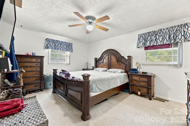7 Fieldcrest Circle, Asheville, NC 28806