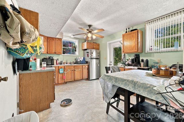 7 Fieldcrest Circle, Asheville, NC 28806