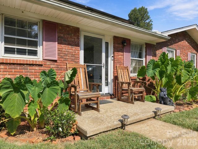 7 Fieldcrest Circle, Asheville, NC 28806