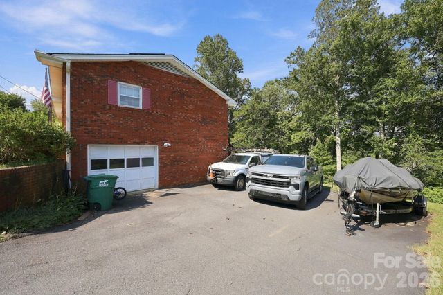 7 Fieldcrest Circle, Asheville, NC 28806