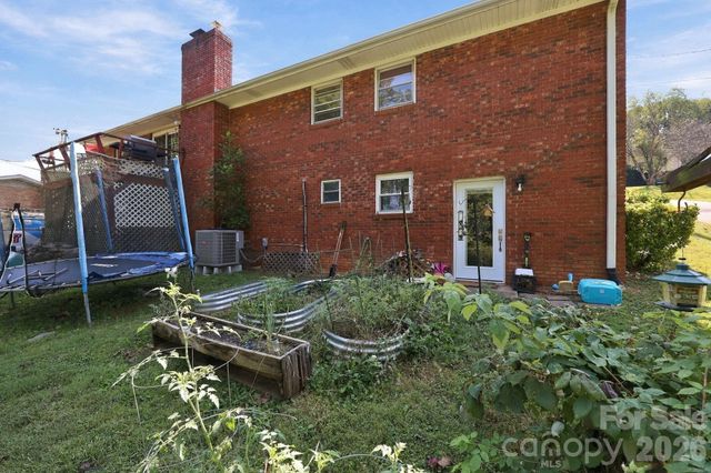 7 Fieldcrest Circle, Asheville, NC 28806