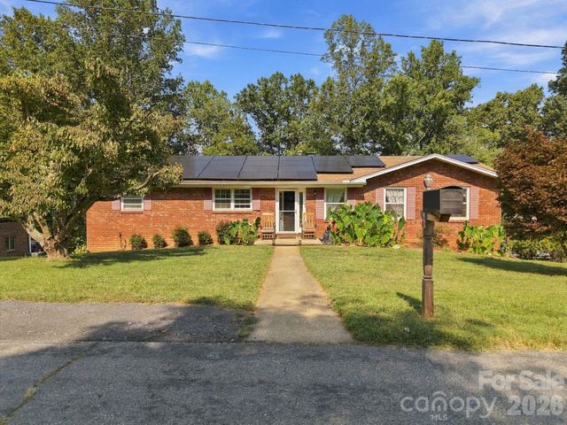 7 Fieldcrest Circle, Asheville, NC 28806
