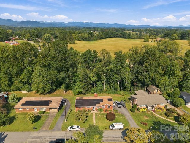 7 Fieldcrest Circle, Asheville, NC 28806