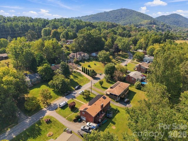 7 Fieldcrest Circle, Asheville, NC 28806