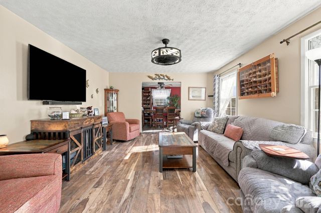 7 Fieldcrest Circle, Asheville, NC 28806