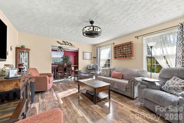 7 Fieldcrest Circle, Asheville, NC 28806