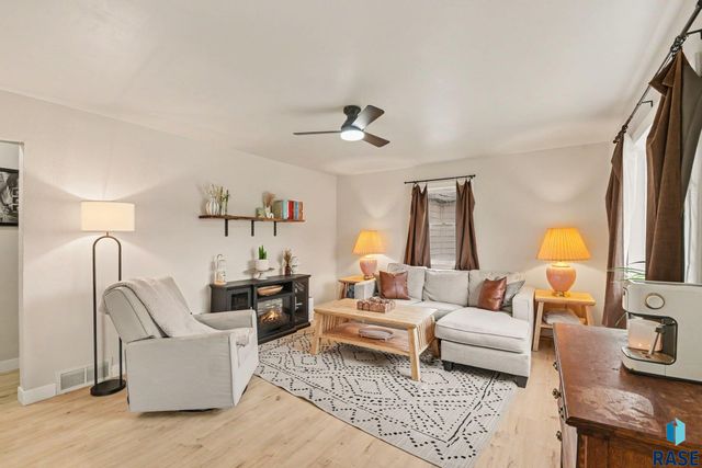 2908 E Claudette Dr Drive, Sioux Falls, SD 57103