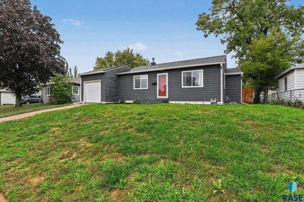 2908 E Claudette Dr Drive, Sioux Falls, SD 57103