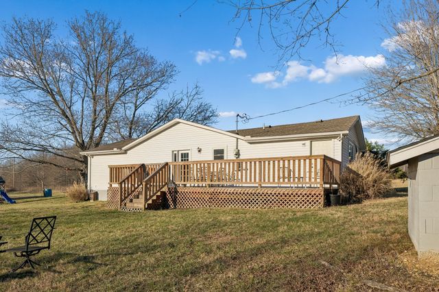 411 Purtle Rd, Lafayette, TN 37083