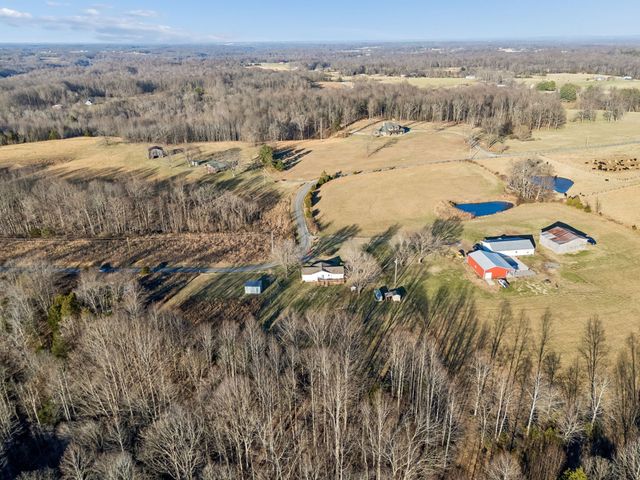 411 Purtle Rd, Lafayette, TN 37083