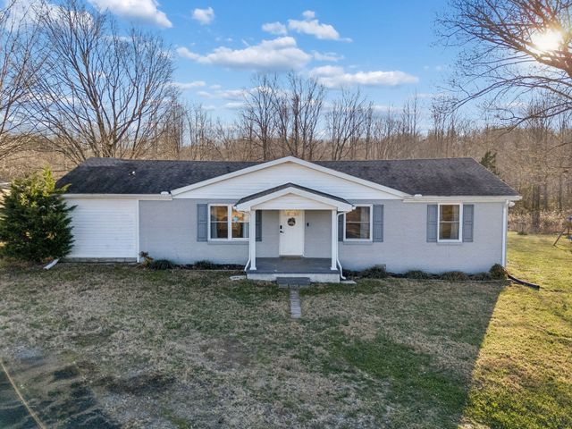 411 Purtle Rd, Lafayette, TN 37083