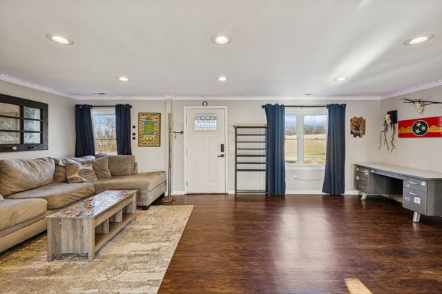 411 Purtle Rd, Lafayette, TN 37083