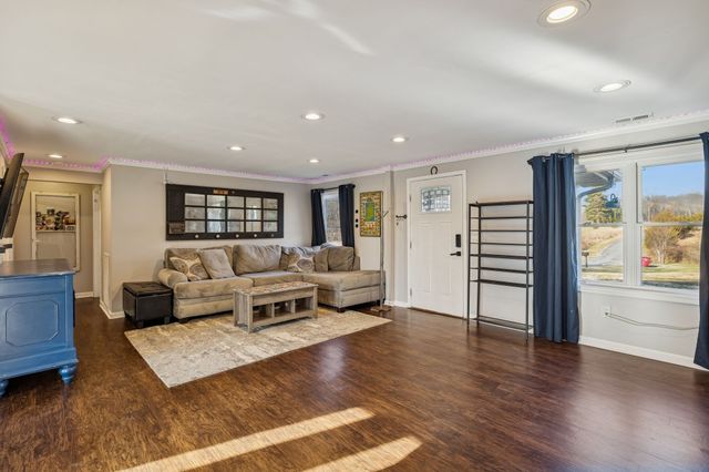 411 Purtle Rd, Lafayette, TN 37083