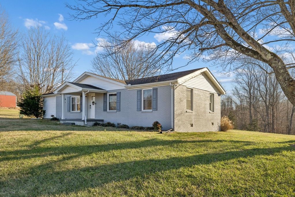 411 Purtle Rd, Lafayette, TN 37083