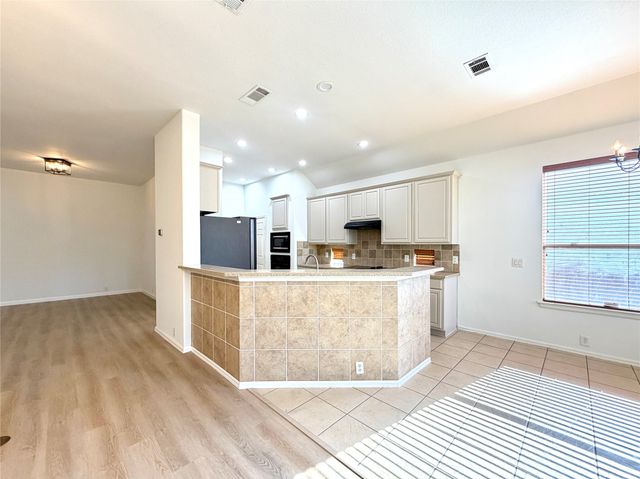 2811 Barco, Grand Prairie, TX 75054