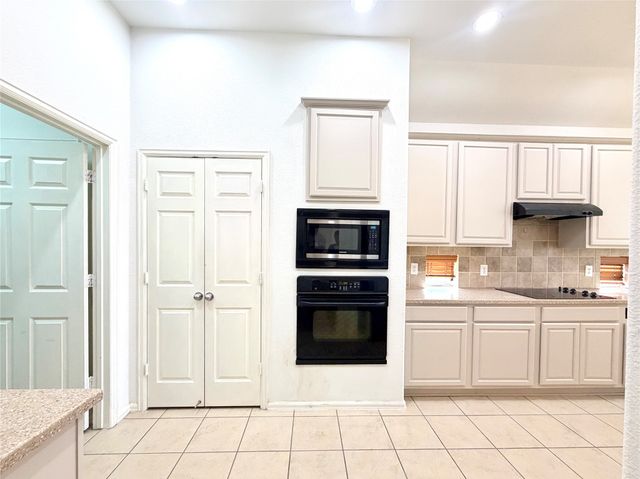 2811 Barco, Grand Prairie, TX 75054