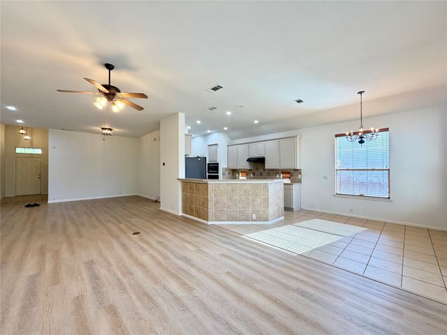 2811 Barco, Grand Prairie, TX 75054