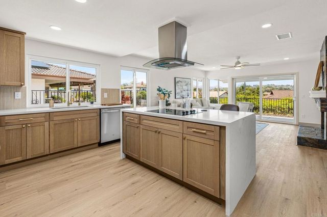 12615 Senda Acantilada, San Diego, CA 92128