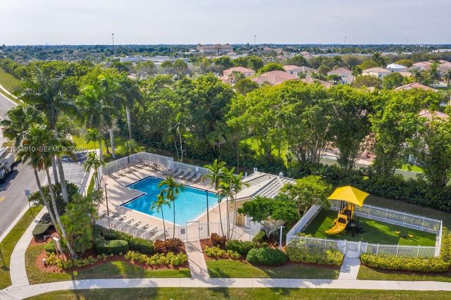 318 NW 153rd Ave, Pembroke Pines, FL 33028