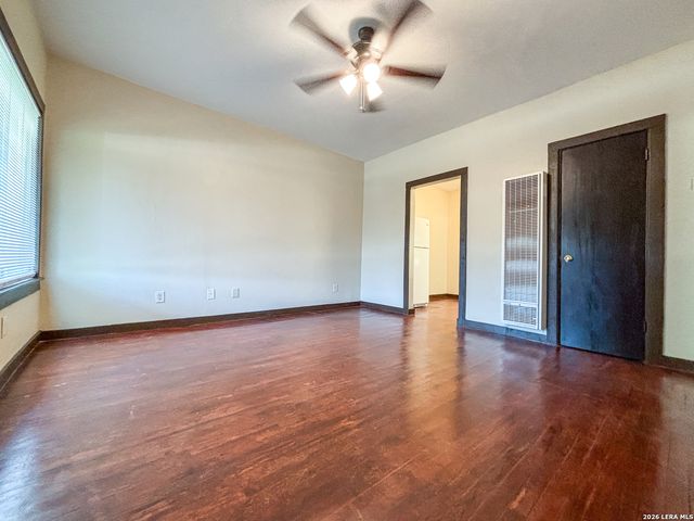 124 S KRUEGER AVE, New Braunfels, TX 78130