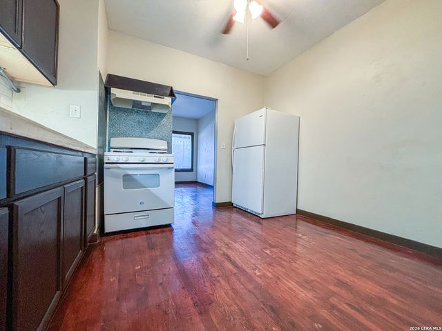 124 S KRUEGER AVE, New Braunfels, TX 78130