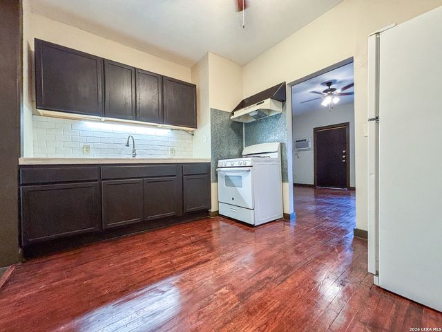 124 S KRUEGER AVE, New Braunfels, TX 78130