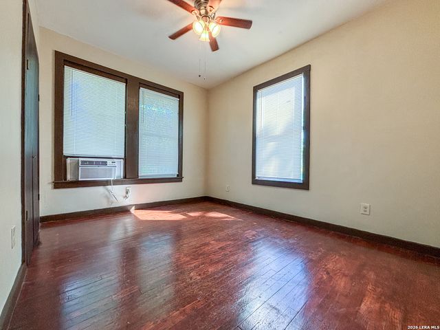 124 S KRUEGER AVE, New Braunfels, TX 78130