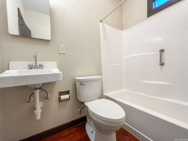 124 S KRUEGER AVE, New Braunfels, TX 78130