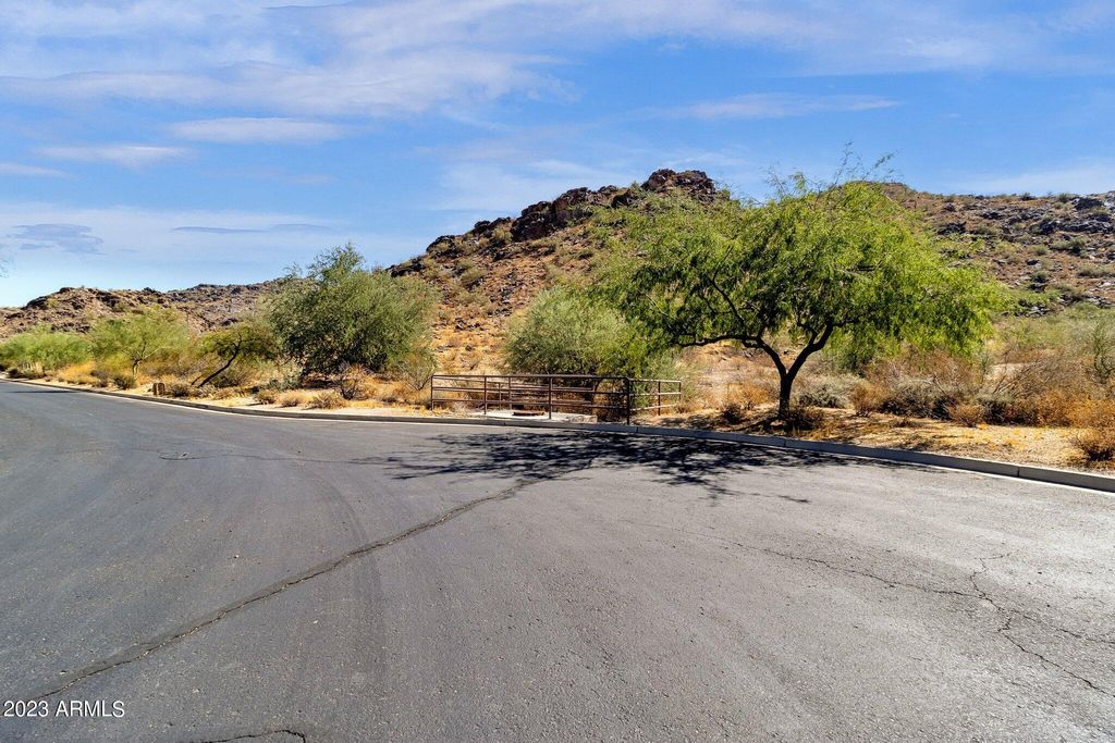 2105 E BETH Drive 9, Phoenix, AZ 85042 — photo 2