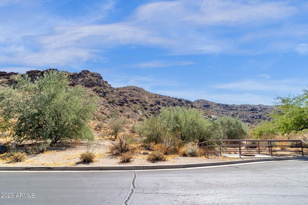 2105 E BETH Drive 9, Phoenix, AZ 85042 — photo 3