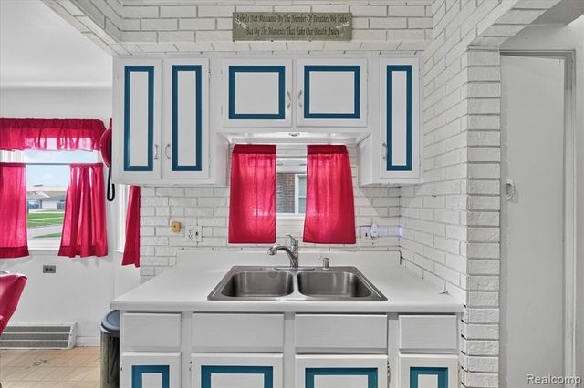 13121 Backus Street, Southgate, MI 48195