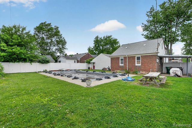 13121 Backus Street, Southgate, MI 48195