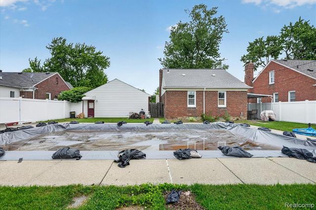 13121 Backus Street, Southgate, MI 48195