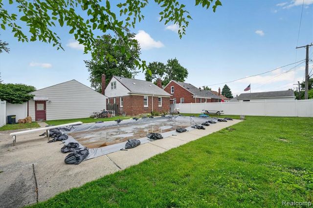 13121 Backus Street, Southgate, MI 48195