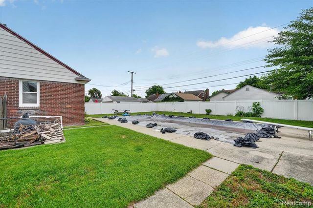 13121 Backus Street, Southgate, MI 48195