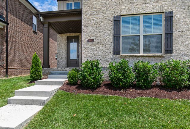 1025 Paddock Park Cir, Gallatin, TN 37066