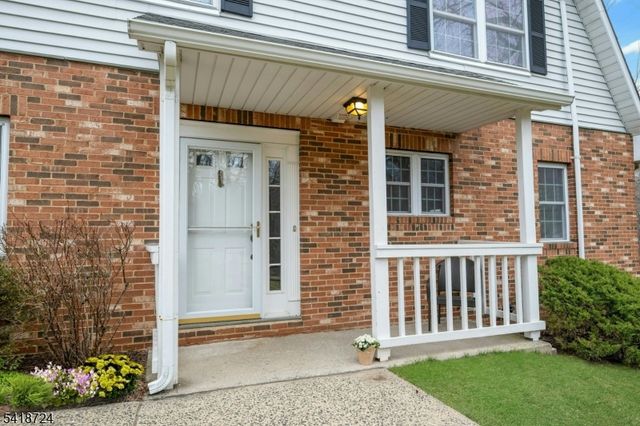 30 Coachlight Dr, Chatham Twp., NJ 07928