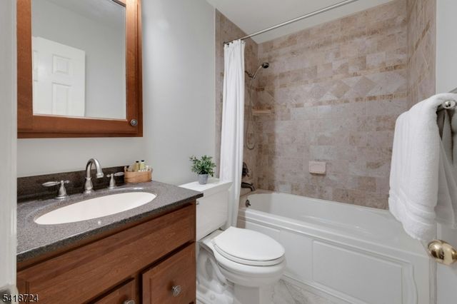 30 Coachlight Dr, Chatham Twp., NJ 07928