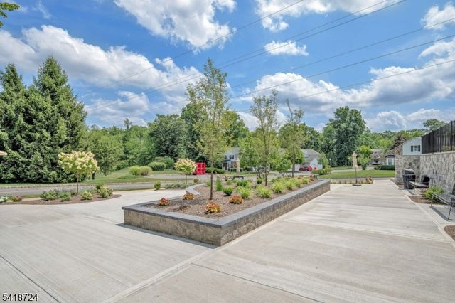 30 Coachlight Dr, Chatham Twp., NJ 07928